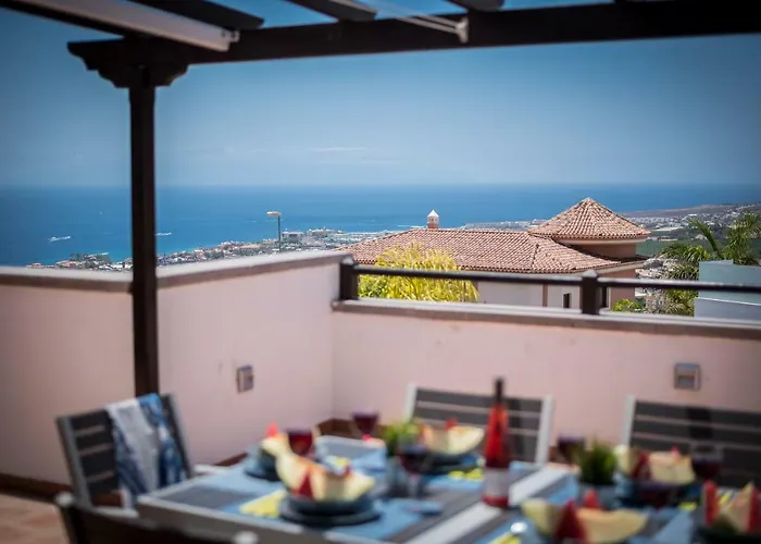 2 Charming Private Pool And Sea View Вілла Адехе